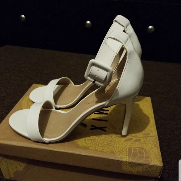 DSW Mix No.6 Lole Heels - Picture 2 of 7